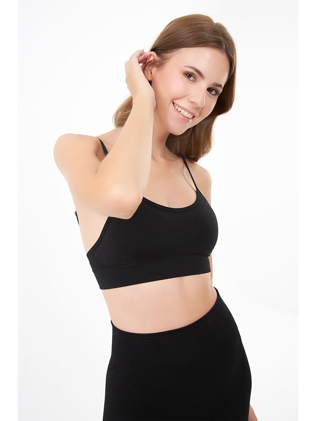 Siyah İp Askılı Çıkarılabilir Kaplı Seamless Kadın Crop Atlet-5