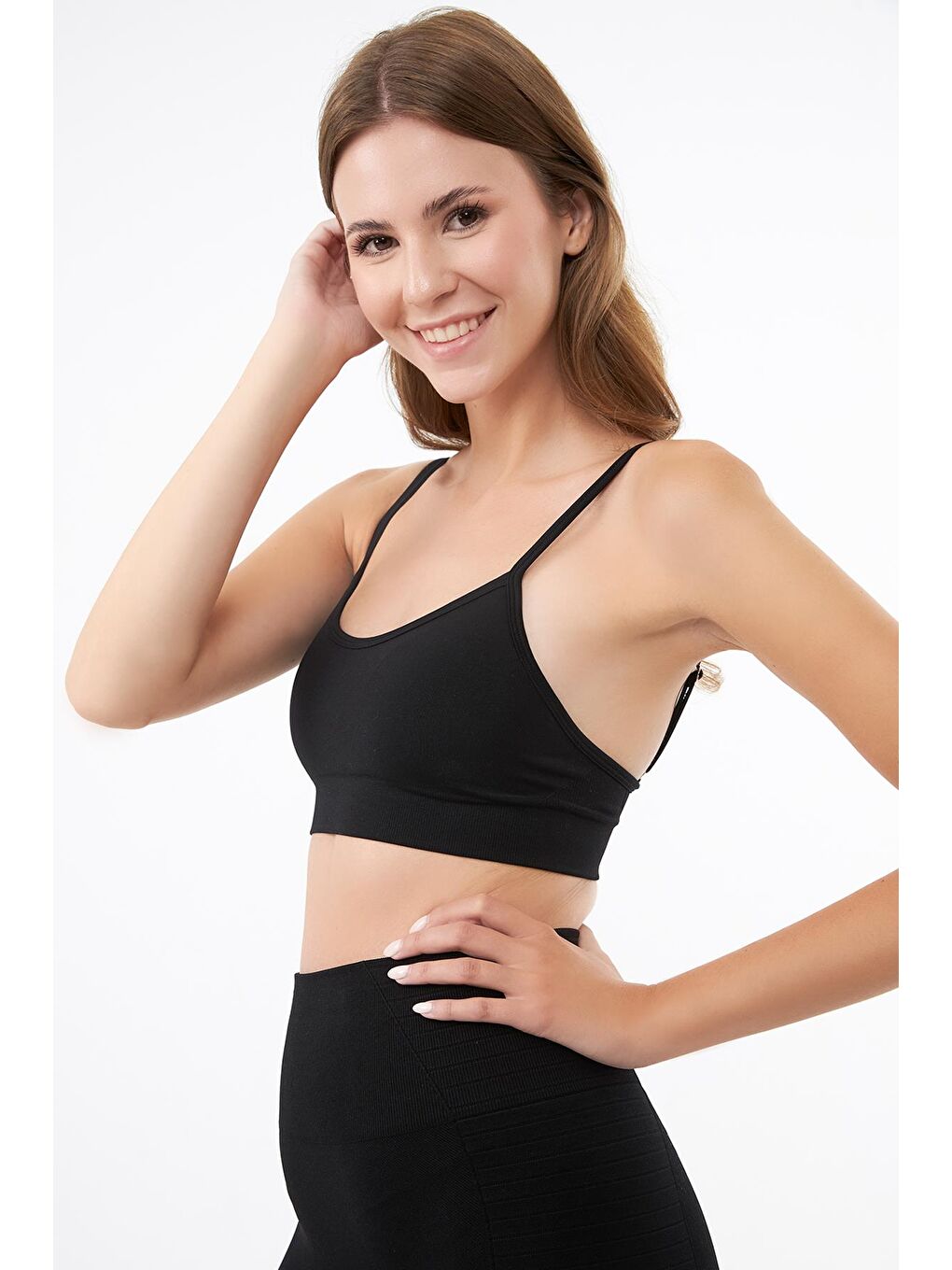 Siyah İp Askılı Çıkarılabilir Kaplı Seamless Kadın Crop Atlet-8