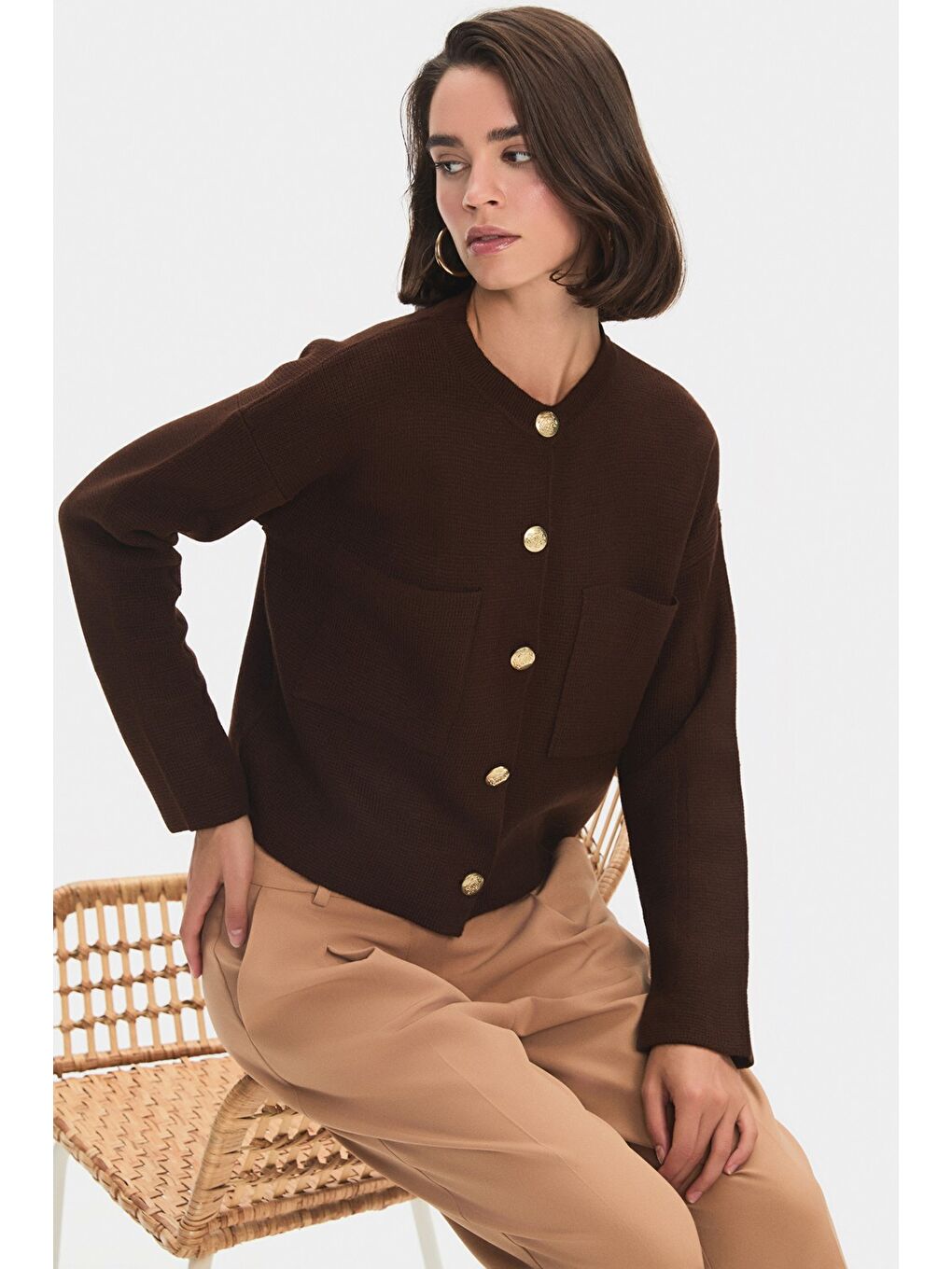 Kahverengi Kadın Cepli Gold Düğme Detaylı Triko Hırka