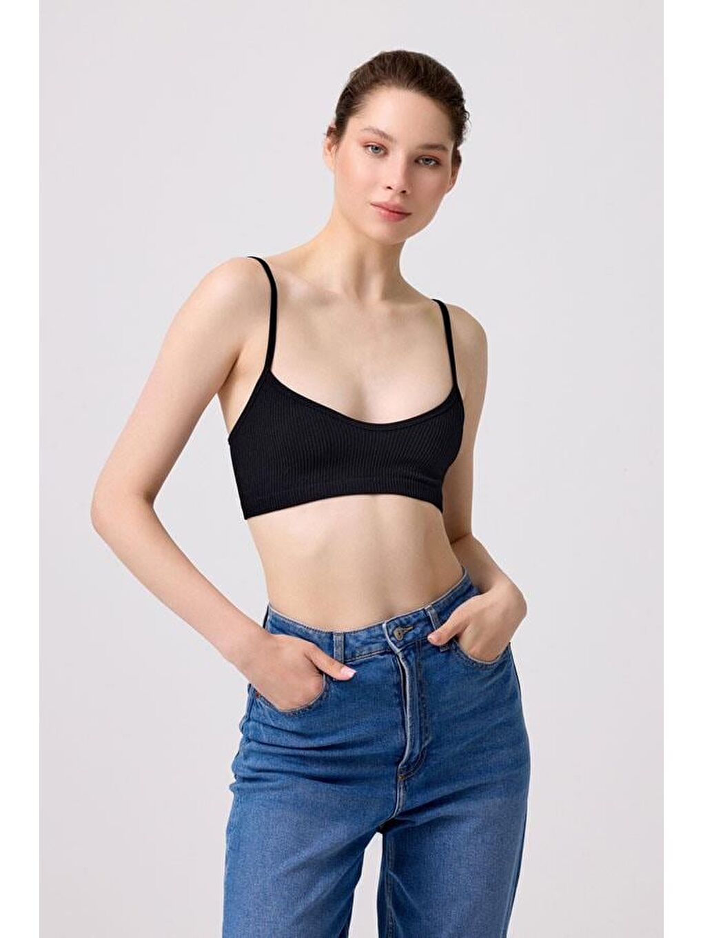 Premium - Kadın Siyah Seamless İp Askılı Crop Top Büstiyer-3