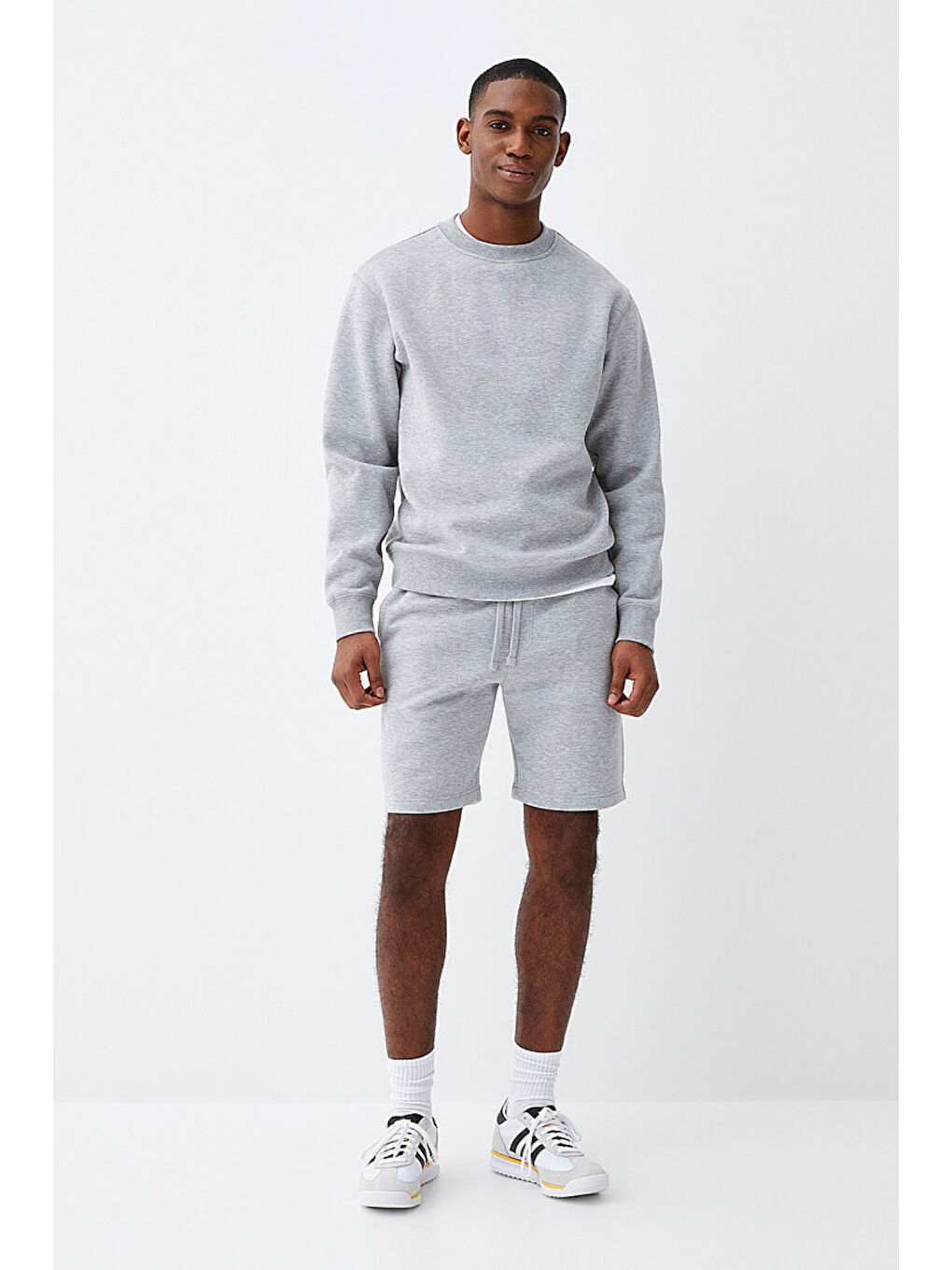 Gri Erkek Bisiklet Yaka Standart Kalıp 3 İplik İçi Polarlı Kalın Sweatshirt SPR25SW36