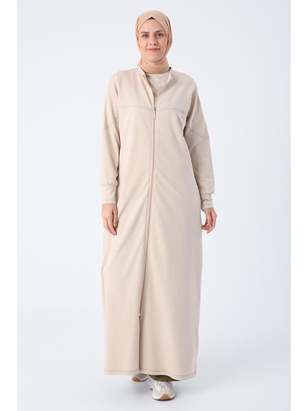Bej Pamuklu Arkası Cepli Hakim Yaka Fermuarlı Örme Ferace-1