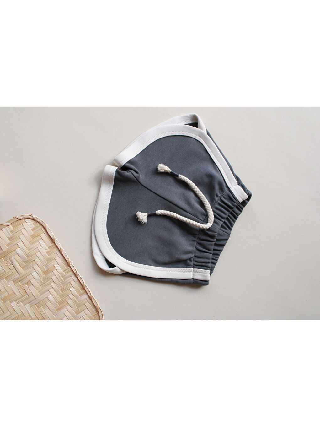 Antrasit Biyeli Bağcıklı Şort-1