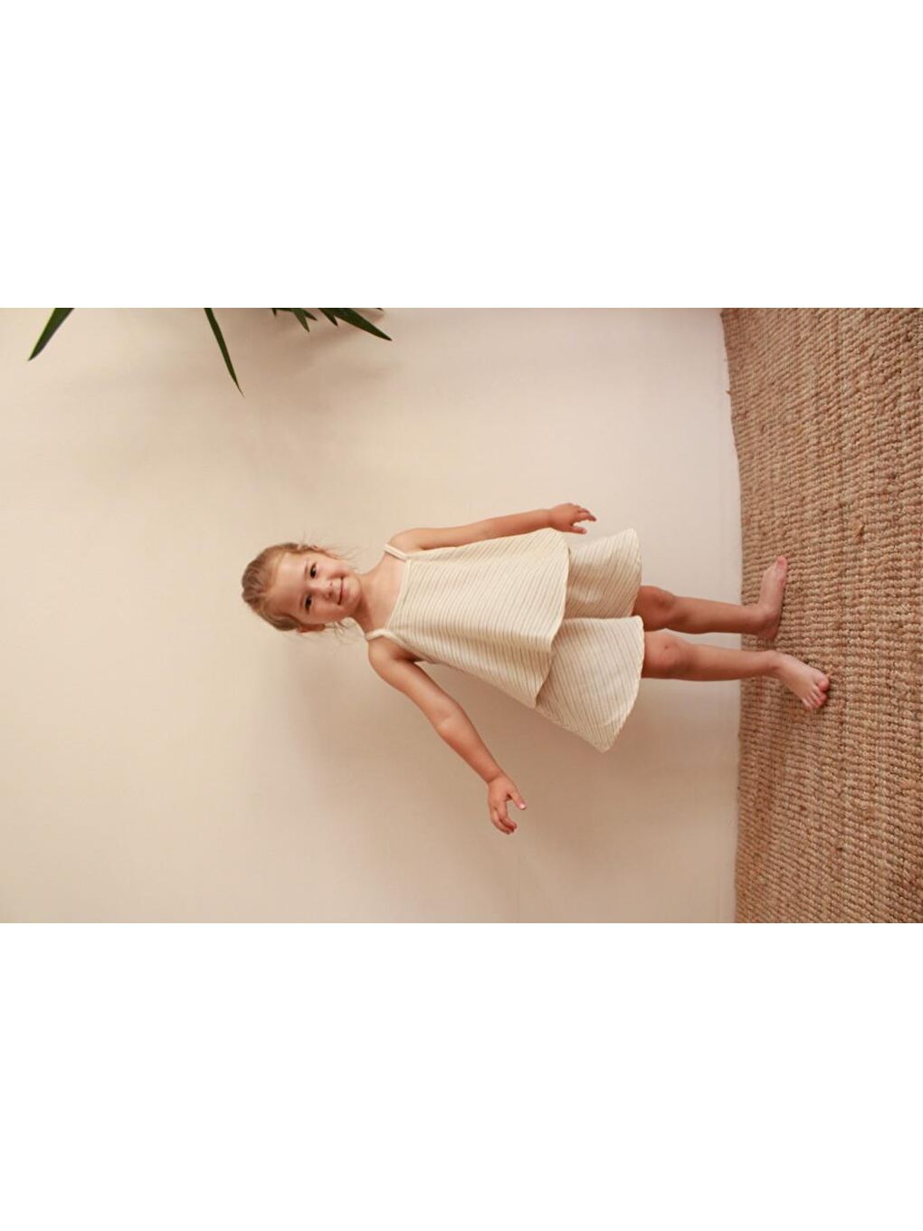 Ekru Haki Çizgili Volanlı Kız Askılı ve Şort Takım-2