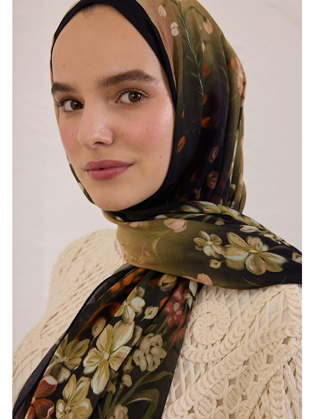 Wısterıa Desen Rami Şal Siyah-1