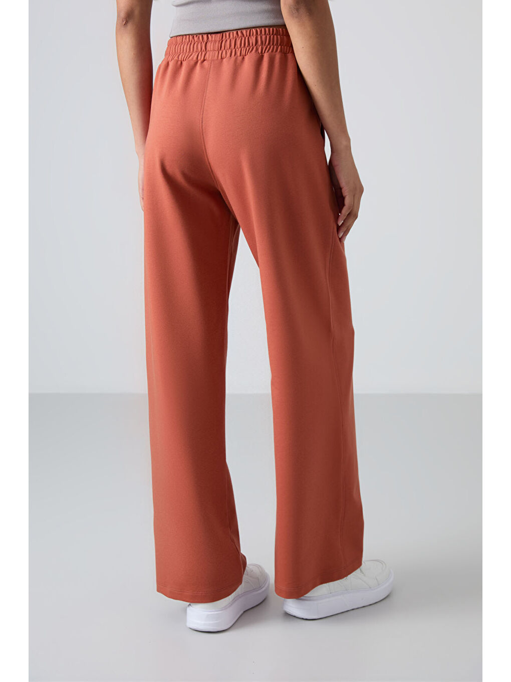 Kahverengi Kiremit Yüksek Bel Cepli Rahat Form Geniş Paça Kadın Eşofman Alt - 94567-4