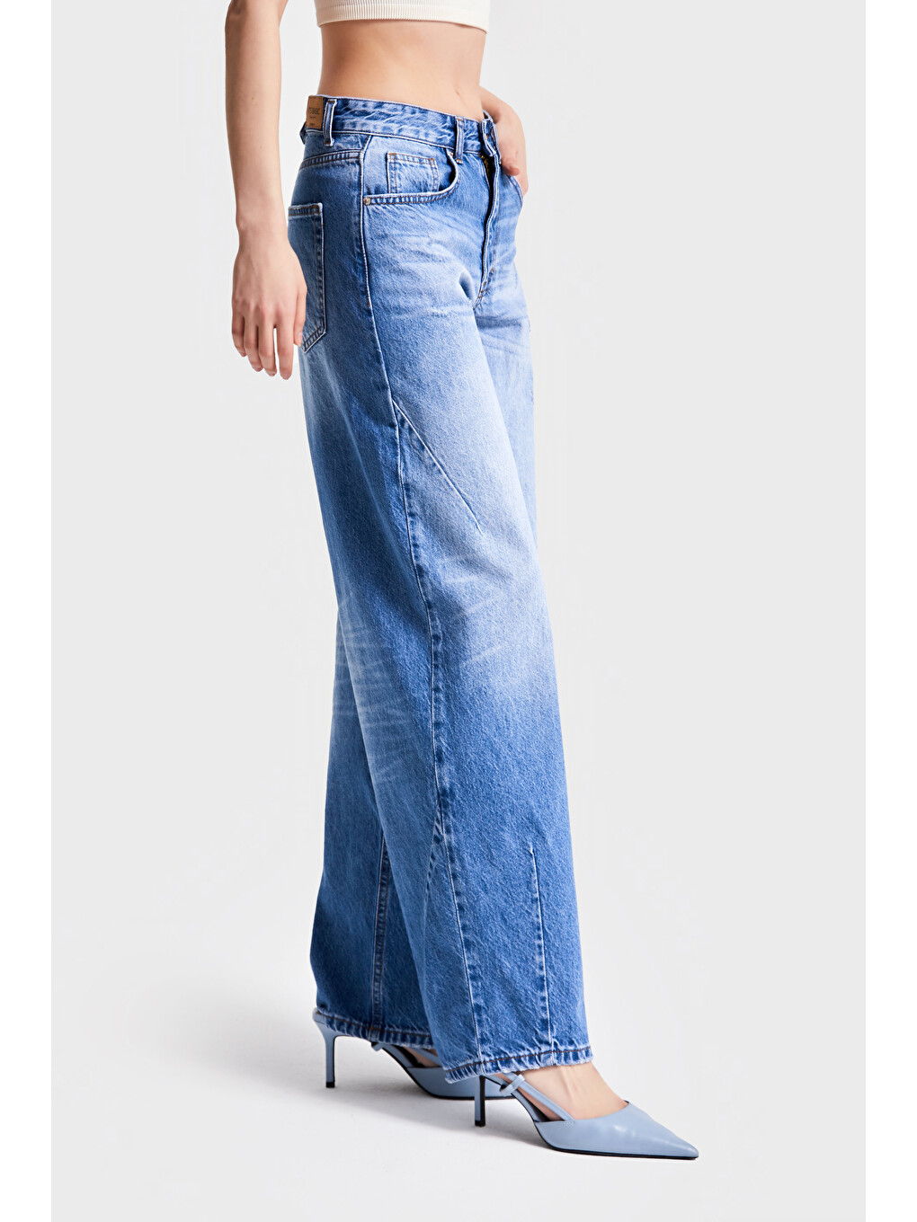 Kadın Mavi Jean Rengi 10S5-4 Kemer Tokalı Barrel Fit %100 Pamuk Denim Jean-1
