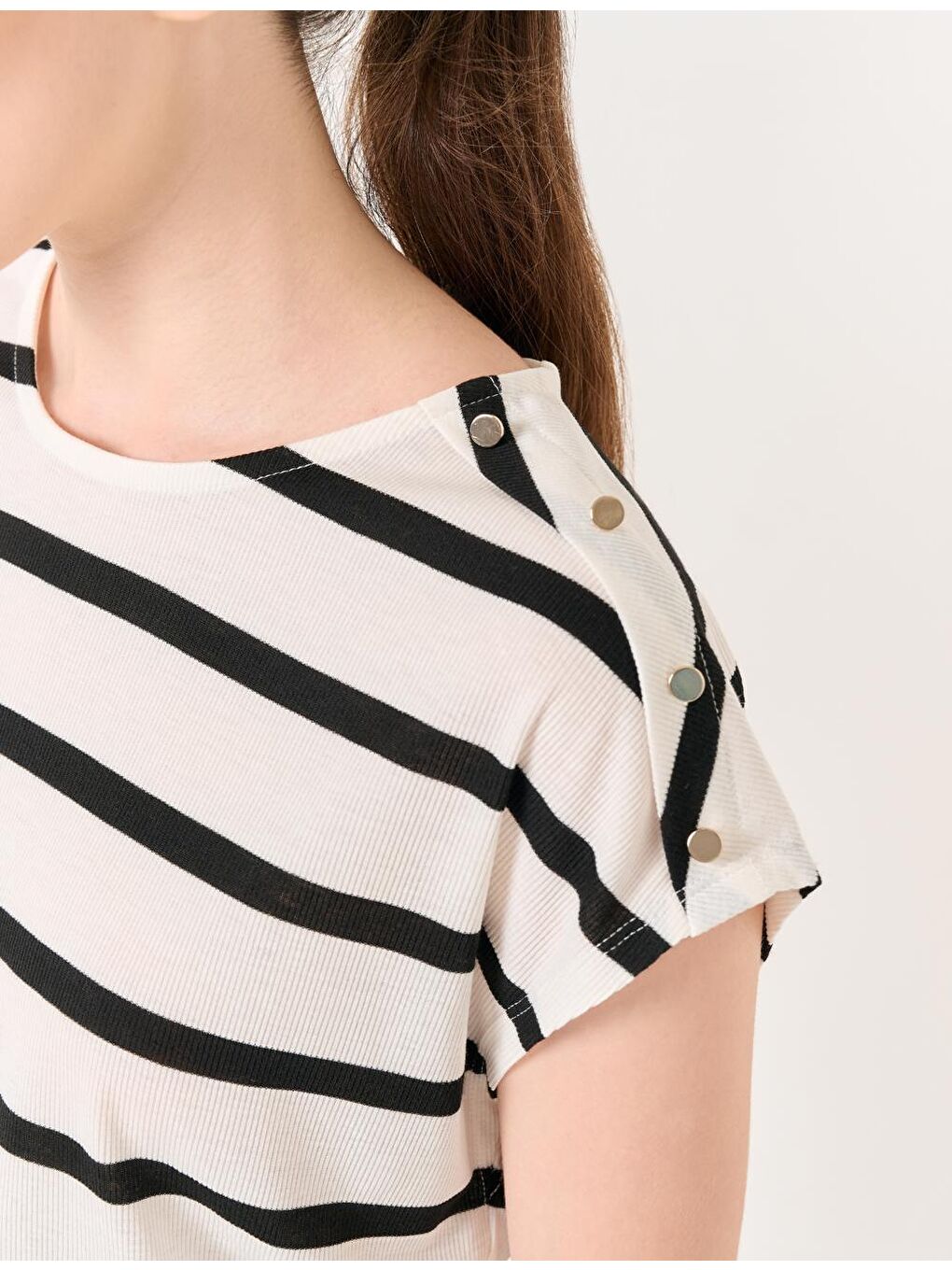 Beyaz Bisiklet Yaka Kolsuz Çizgili Tişört-2