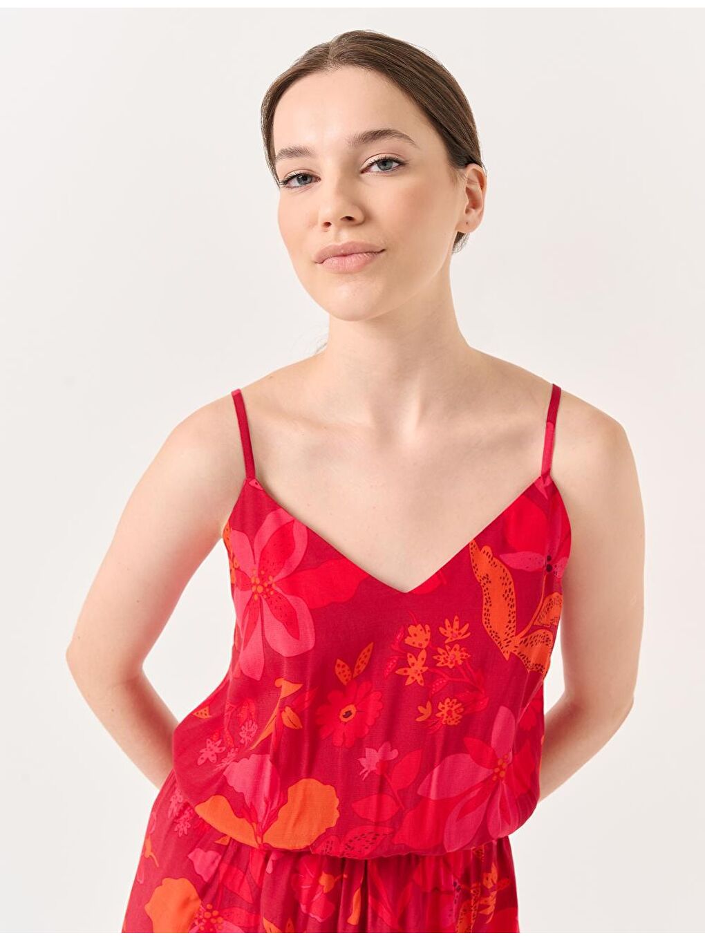 Koyu Kırmızı Askılı V Yaka Desenli Kısa Tulum-1