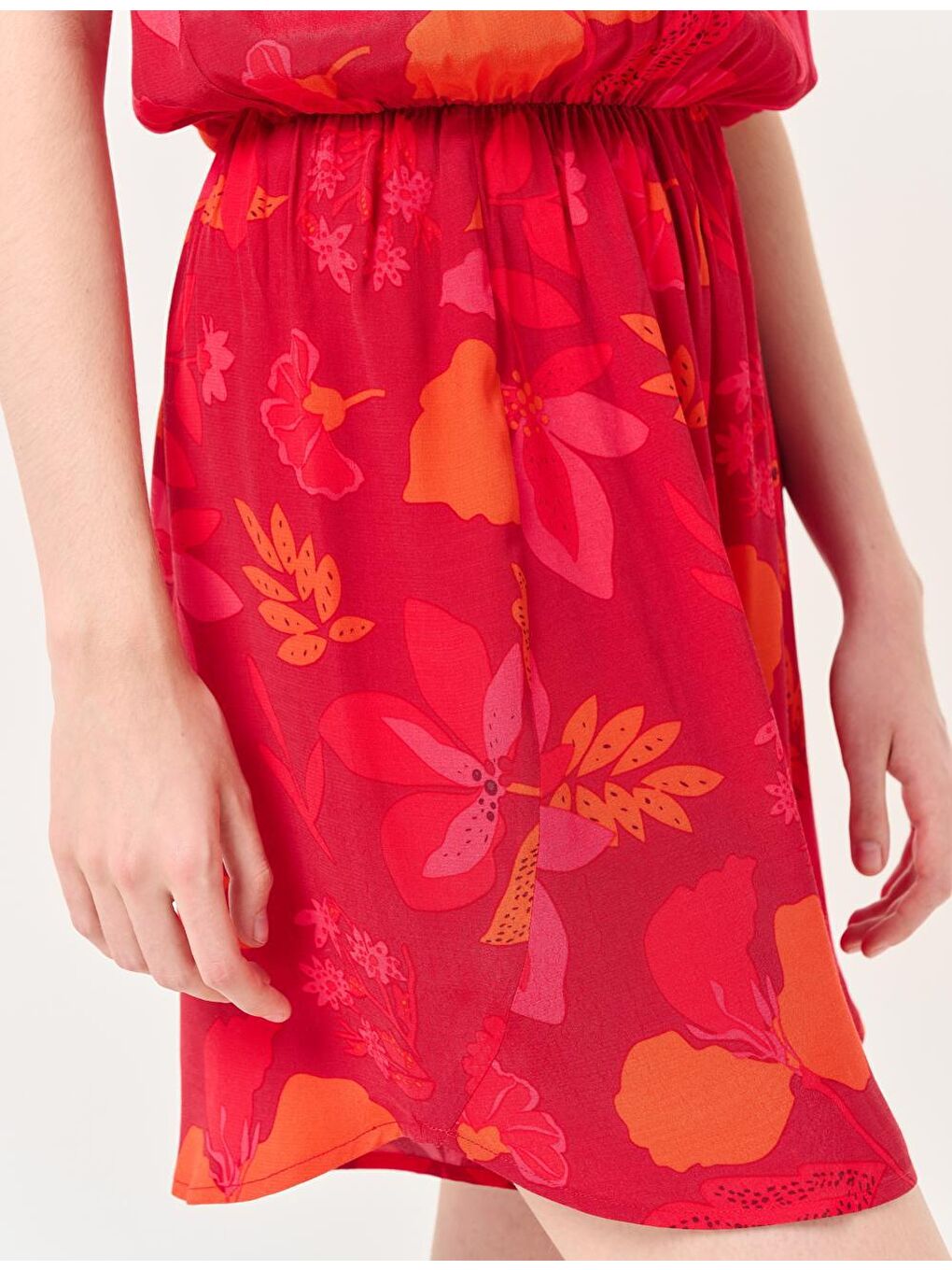 Koyu Kırmızı Askılı V Yaka Desenli Kısa Tulum-2