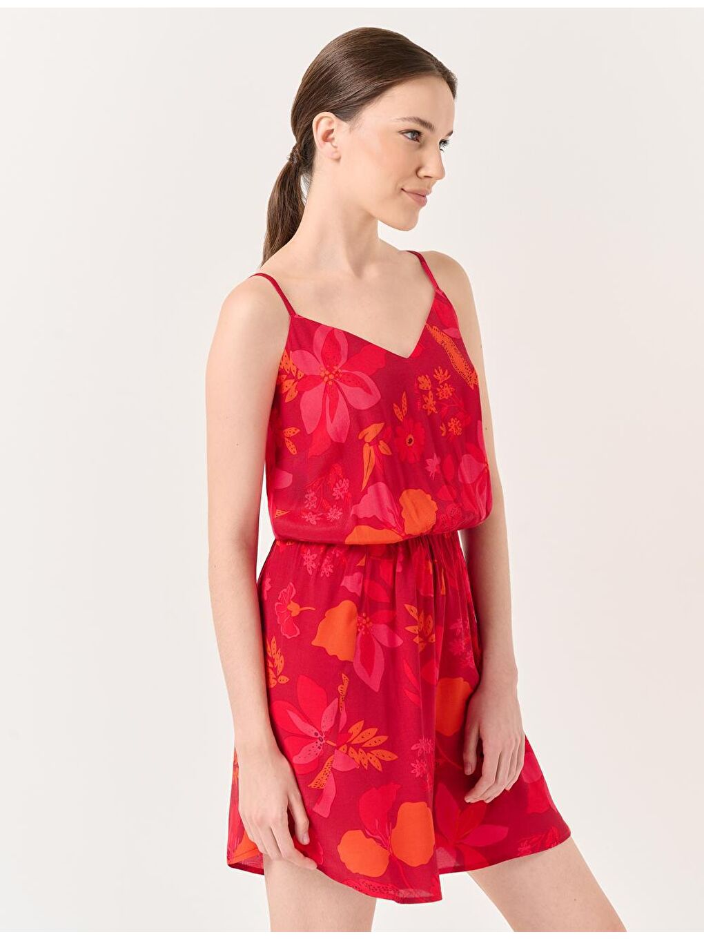 Koyu Kırmızı Askılı V Yaka Desenli Kısa Tulum-3