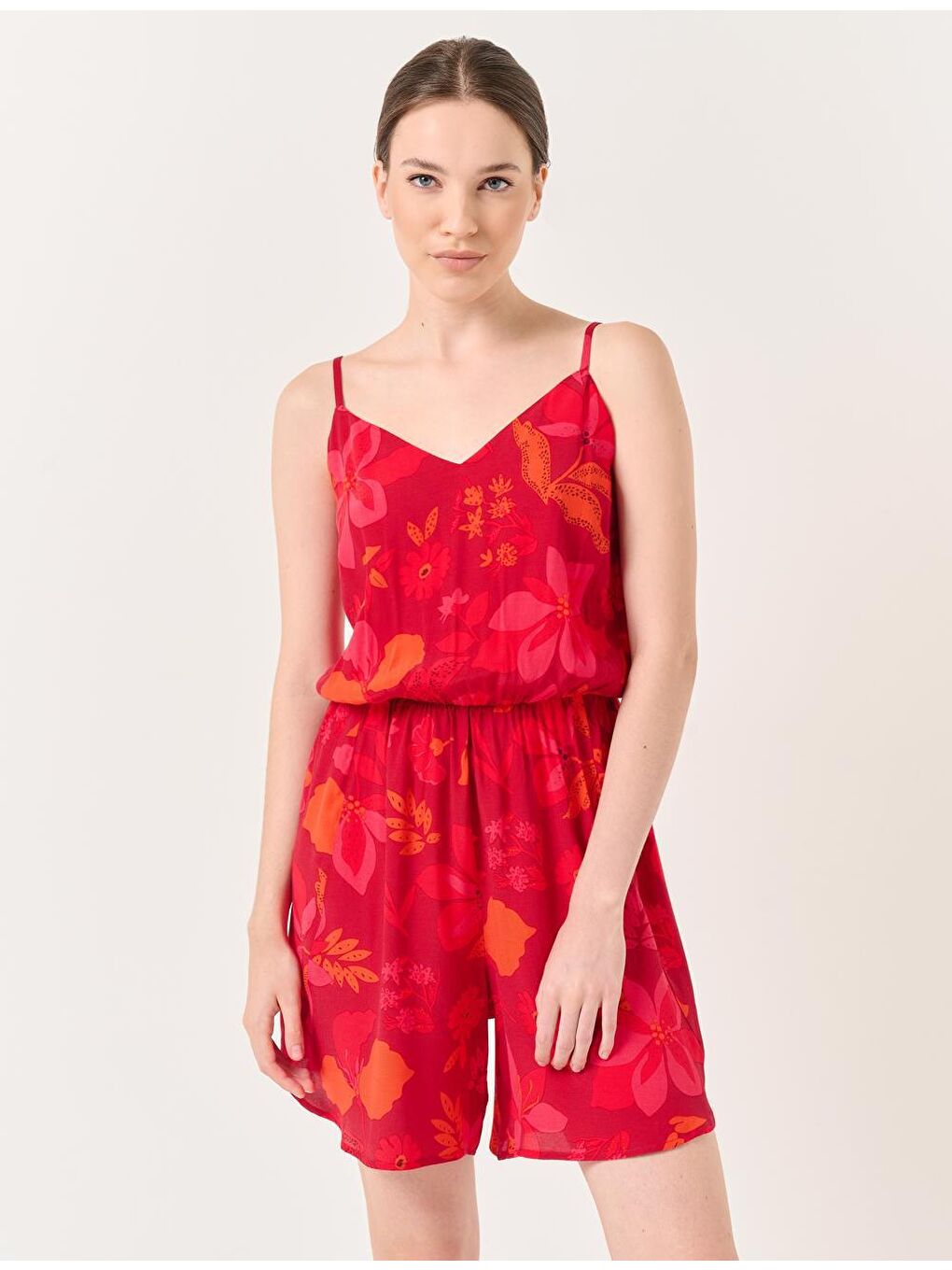 Koyu Kırmızı Askılı V Yaka Desenli Kısa Tulum-4