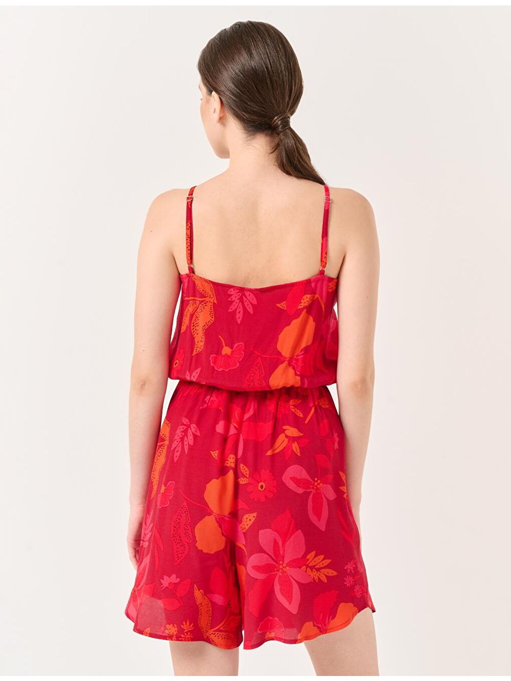 Koyu Kırmızı Askılı V Yaka Desenli Kısa Tulum-5