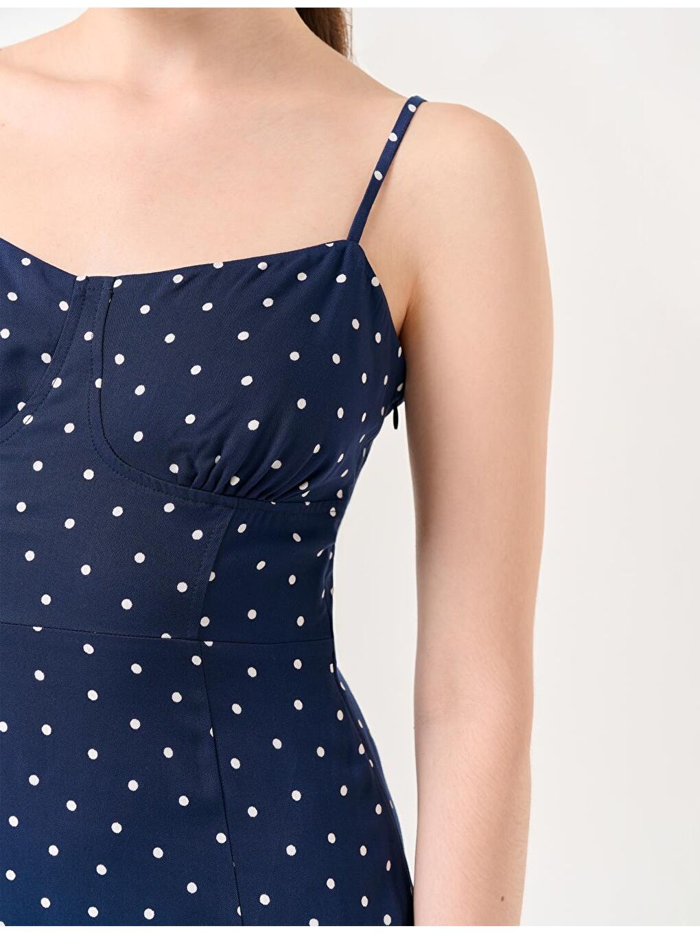 Lacivert Açık Yaka Askılı Çiçek Desenli Dokuma Elbise-2