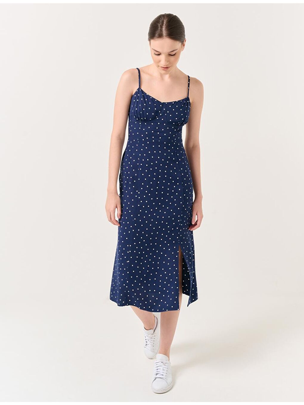 Lacivert Açık Yaka Askılı Çiçek Desenli Dokuma Elbise-4