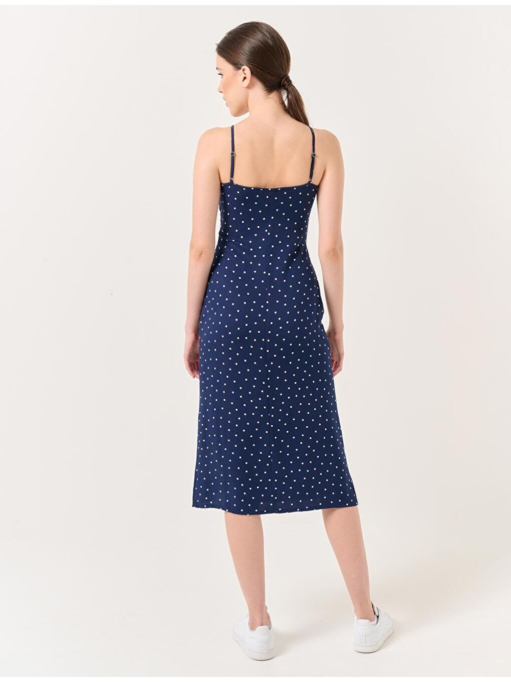 Lacivert Açık Yaka Askılı Çiçek Desenli Dokuma Elbise-5