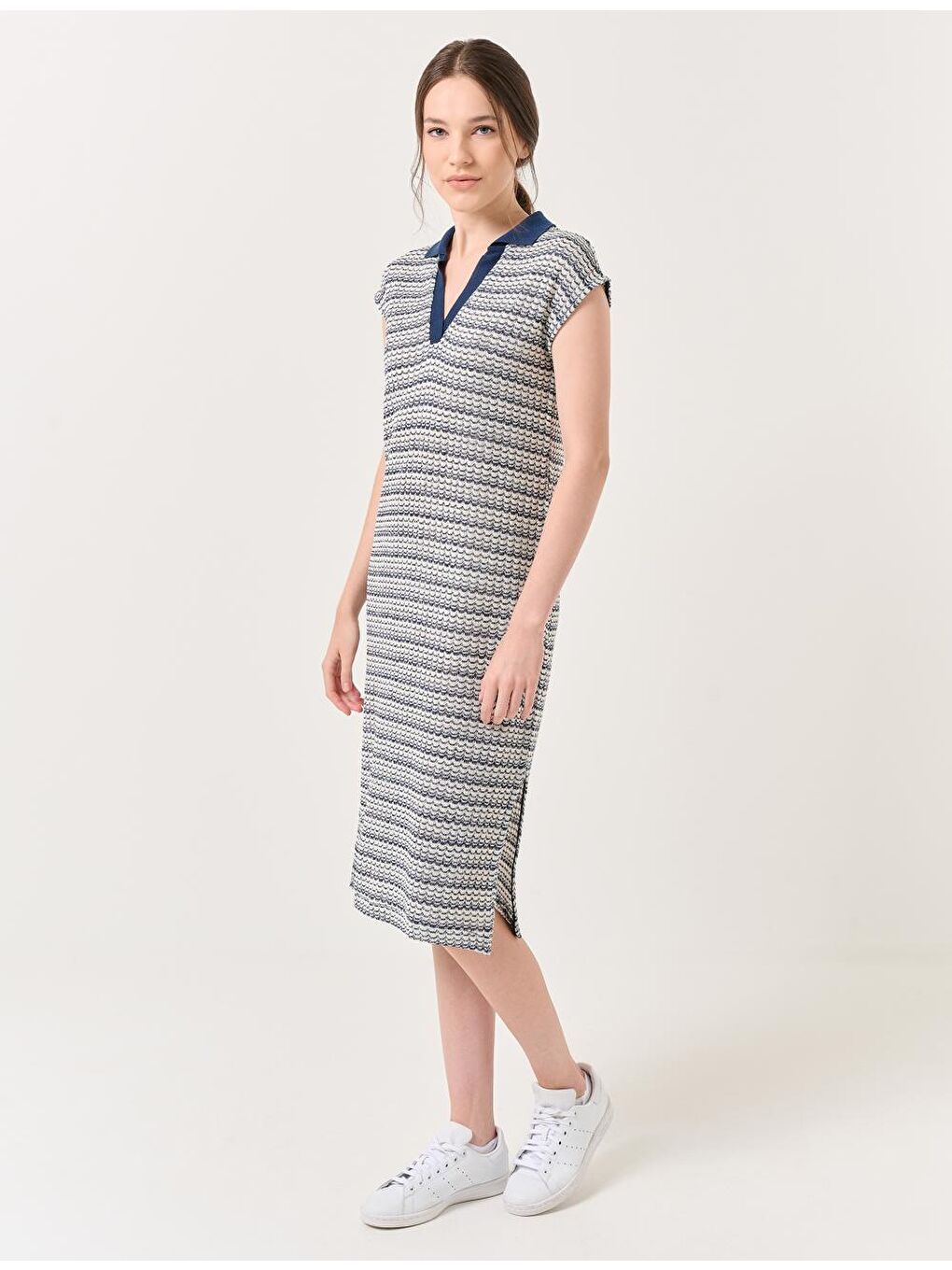 Lacivert Polo Yaka Kolsuz Desenli Midi Elbise-4