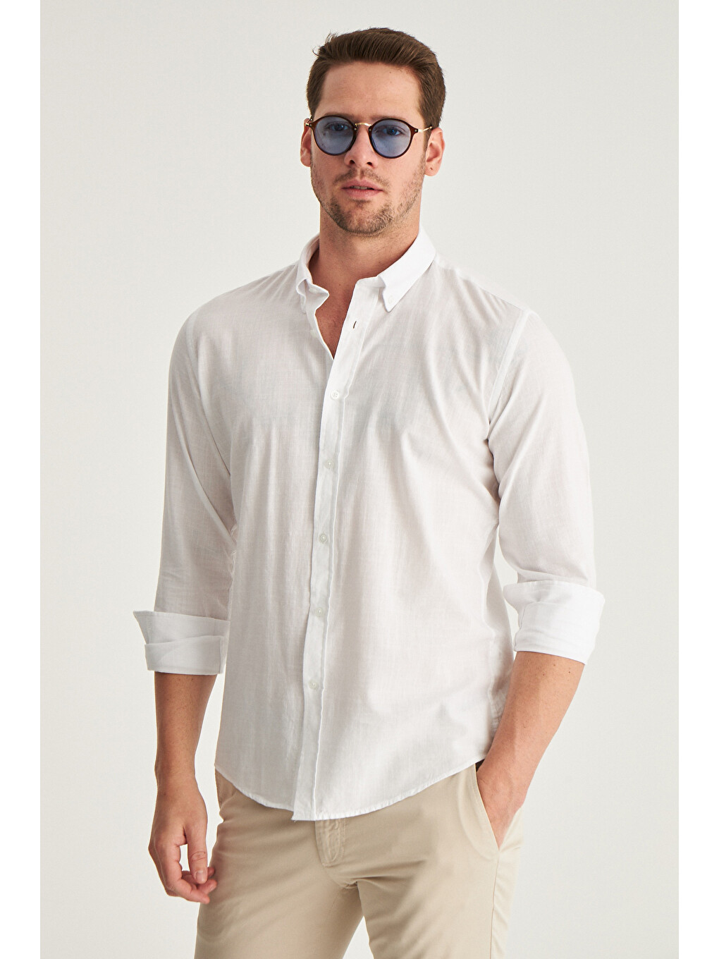 Slim Fit Beyaz Düğmeli Yaka %100 Pamuk Yazlık Flamlı Keten Görünümlü Gömlek-1
