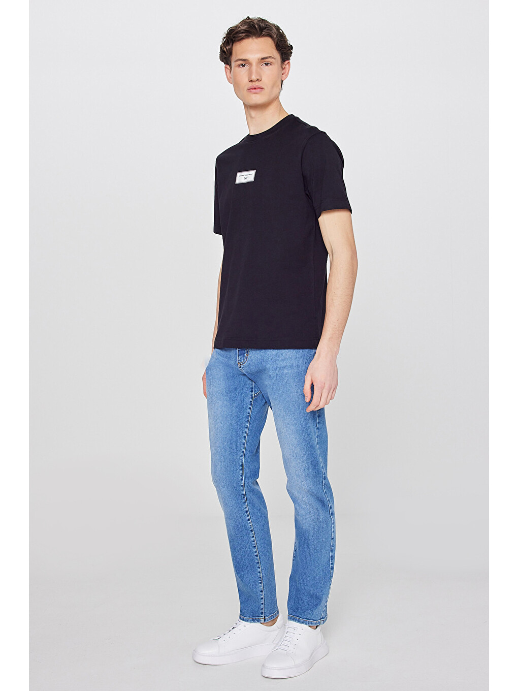 Siyah %100 Pamuk Nefes Alan Kumaş Regular Fit Logo Detaylı Tişört-2