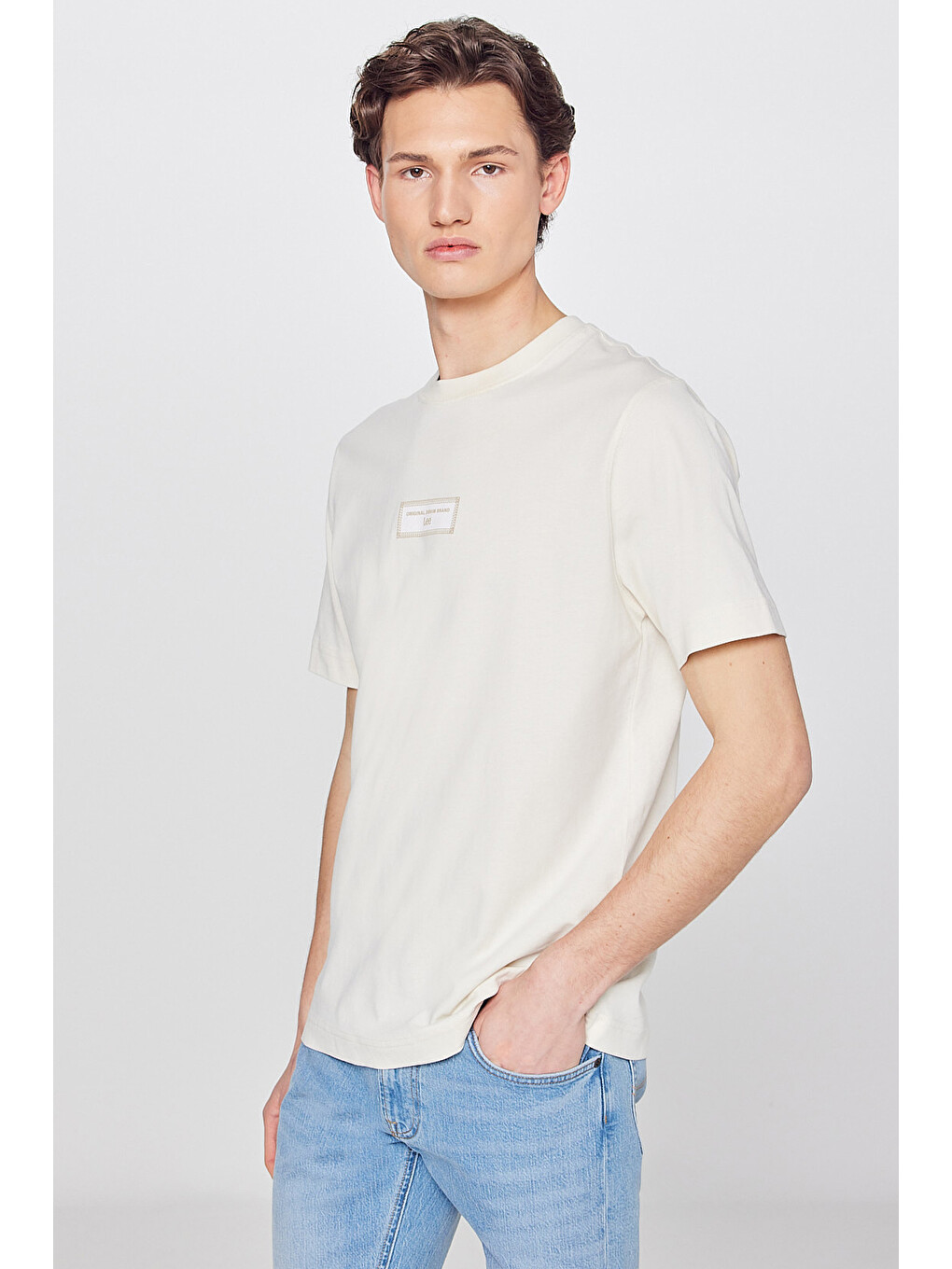 Bej %100 Pamuk Nefes Alan Kumaş Regular Fit Logo Detaylı Tişört-1