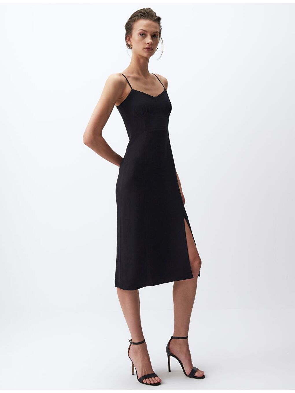 Siyah Askılı Düz Yırtmaçlı Midi Elbise-6