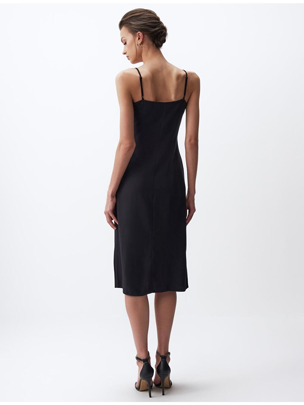 Siyah Askılı Düz Yırtmaçlı Midi Elbise-7