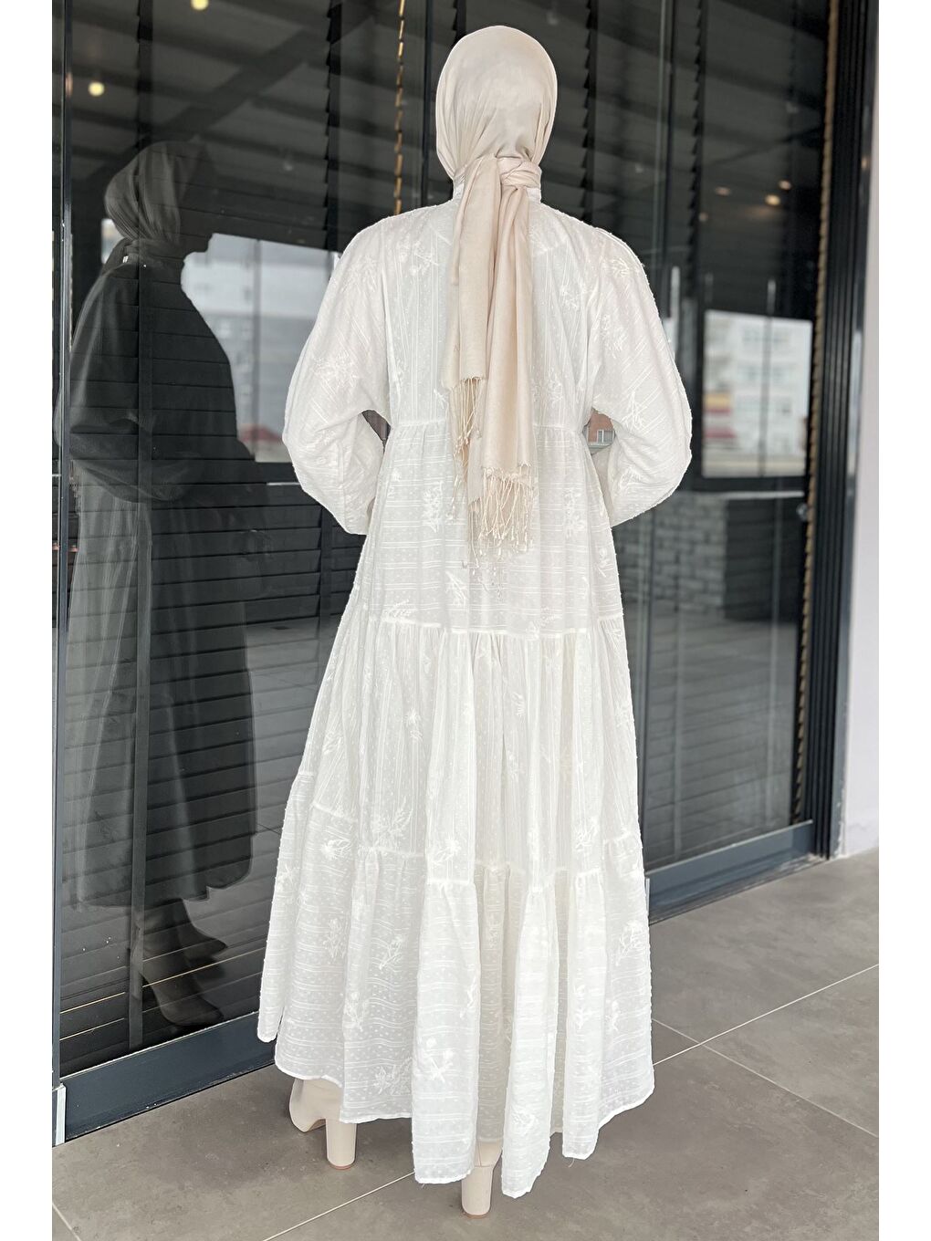 Ekru Kadın Ön Düğmeli Bilek Lastikli Fırfırlı Tesettür Elbise-7