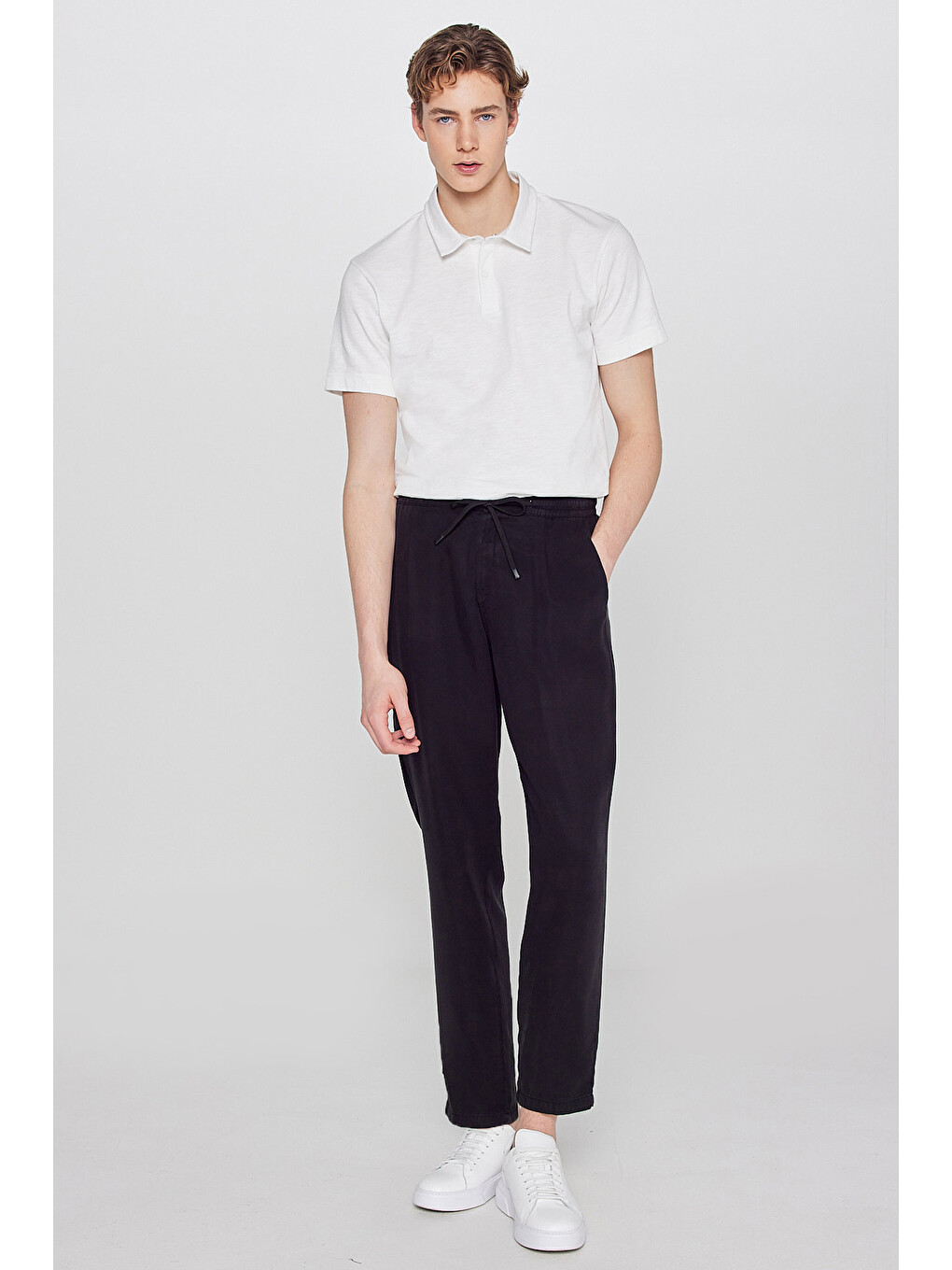 Regular Fit Siyah Pantolon
