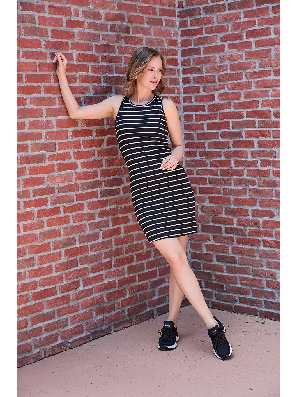 Siyah Çizgili Bisiklet Yaka Elastanlı Elbise-3