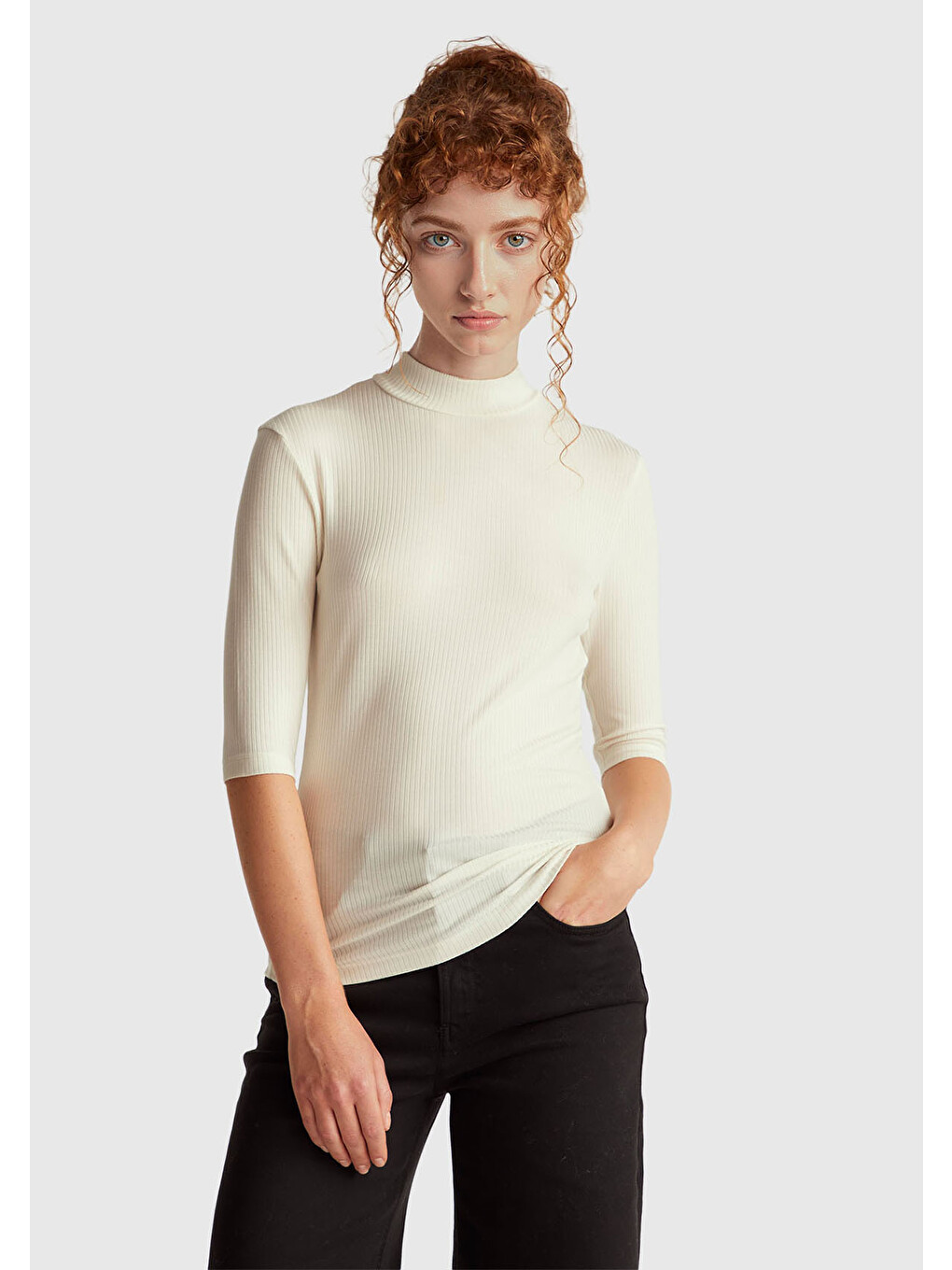 Ekru Kadın Krem Liyosel Karşımlı Yarım Kol Slim Fit Dik Yaka T-shirt