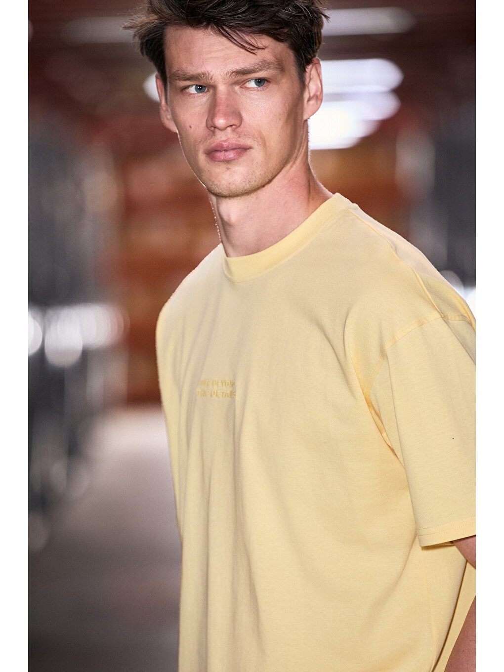 Vıto Erkek %100 Organik Pamuklu Nakış Yazı Detaylı Oversize Bol Kesim Kısa Kollu Sarı T-shirt-1