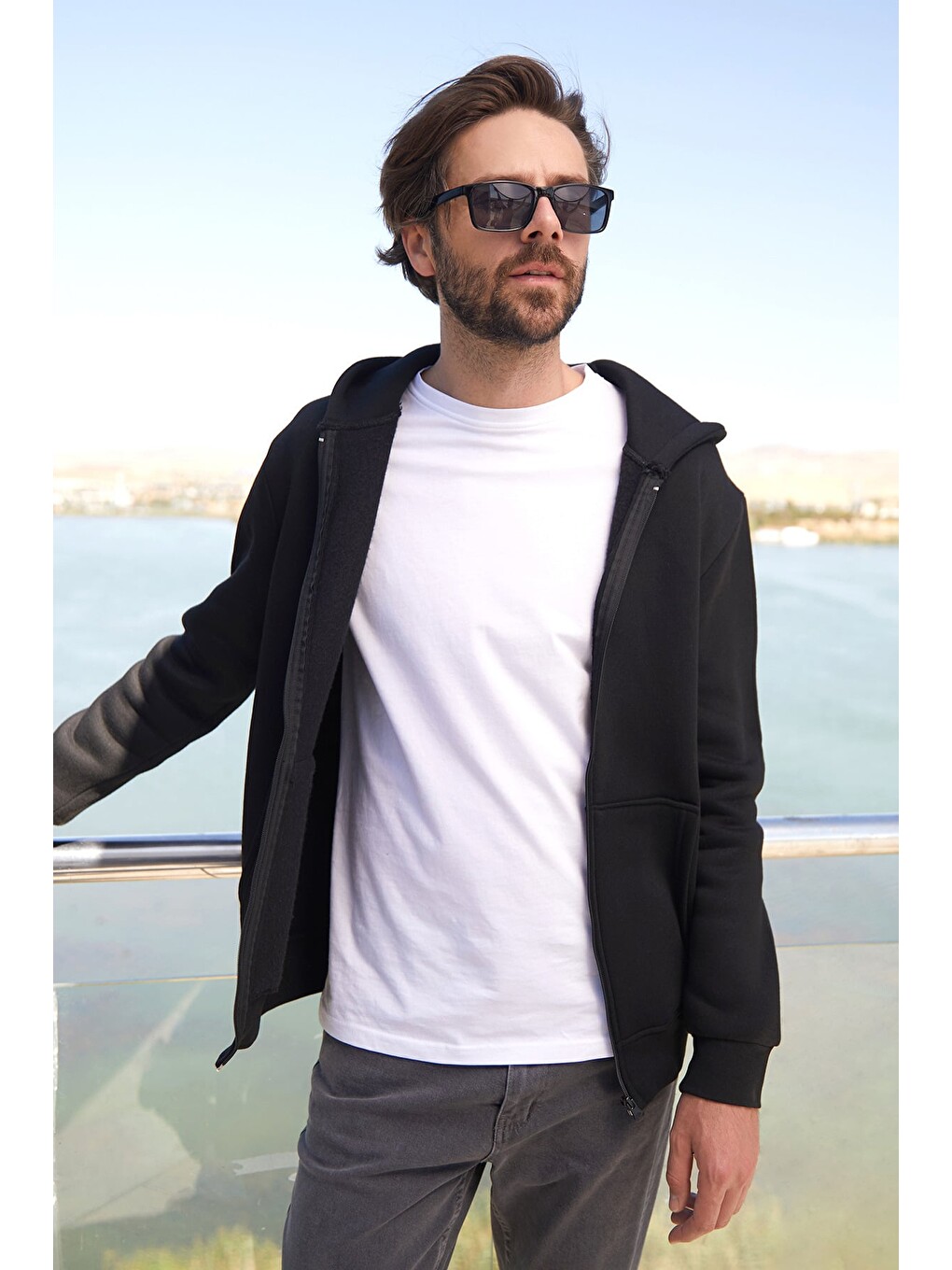 Siyah 3 İplik Fermuarlı Kanguru Cepli Sweatshirt-1