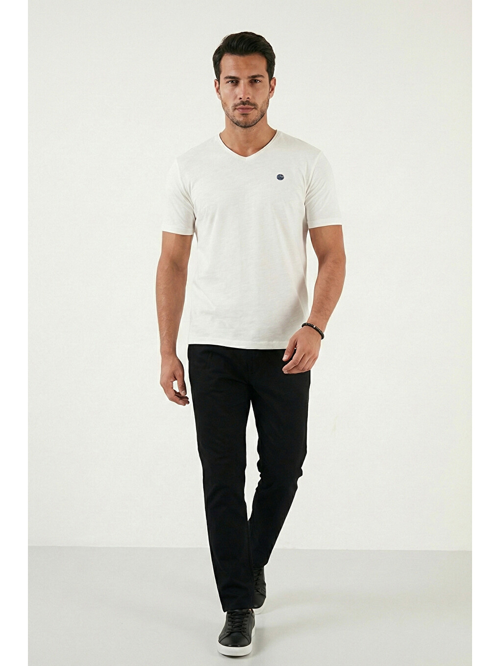Ekru Pamuklu Regular Fit V Yaka Tişört 5902719-2
