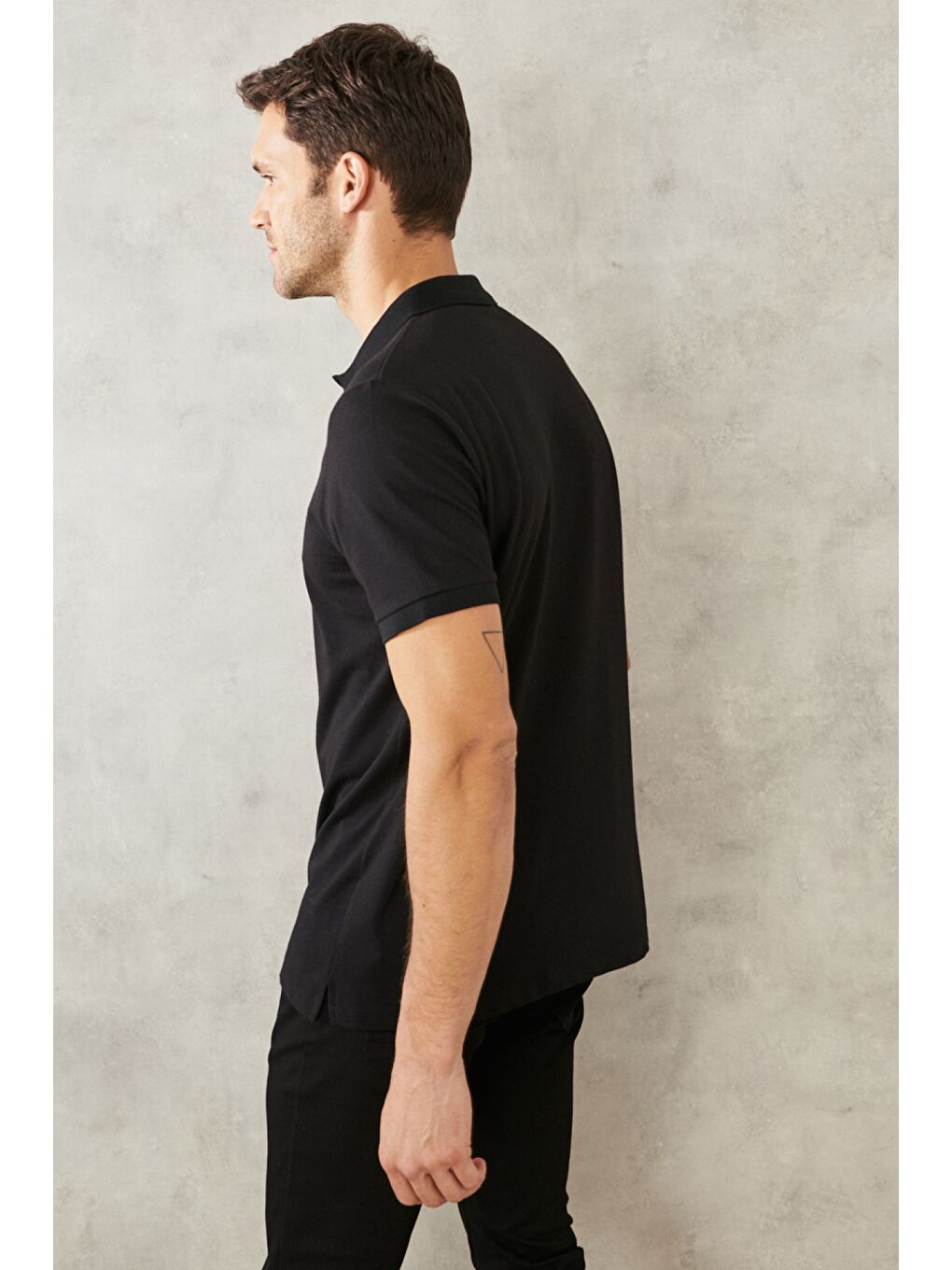 Erkek Siyah-Siyah Slim Fit Dar Kesim Kıvrılmaz Polo Yaka Kısa Kollu Tişört-6