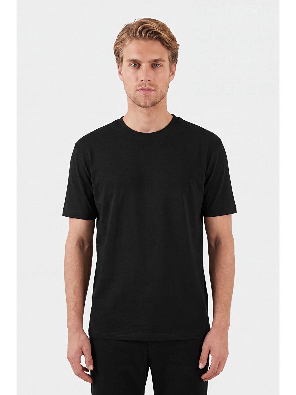 Siyah Pamuklu Relaxed Fit Bisiklet Yaka Basic T Shirt 5905884-2