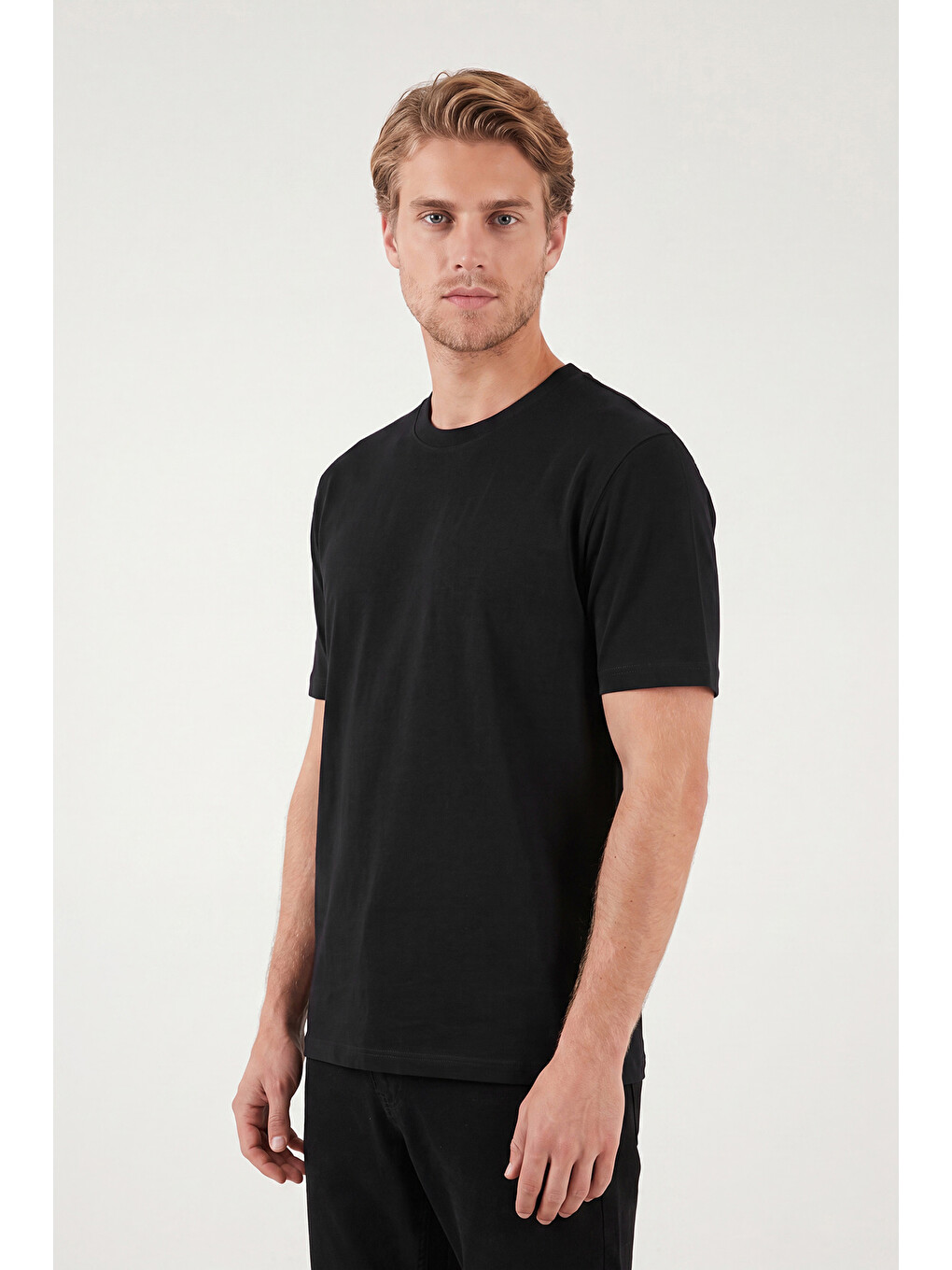 Siyah Pamuklu Relaxed Fit Bisiklet Yaka Basic T Shirt 5905884-3