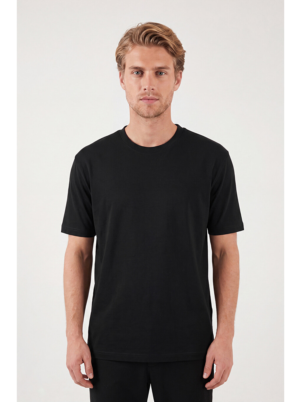 Siyah Pamuklu Relaxed Fit Bisiklet Yaka Basic T Shirt 5905884-4