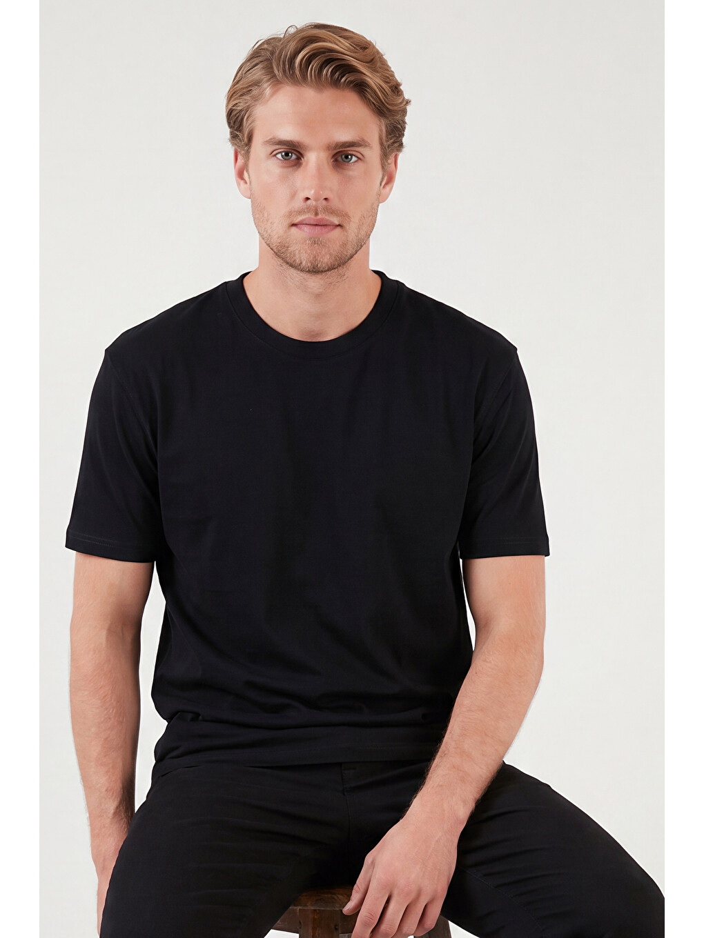 Siyah Pamuklu Relaxed Fit Bisiklet Yaka Basic T Shirt 5905884-5