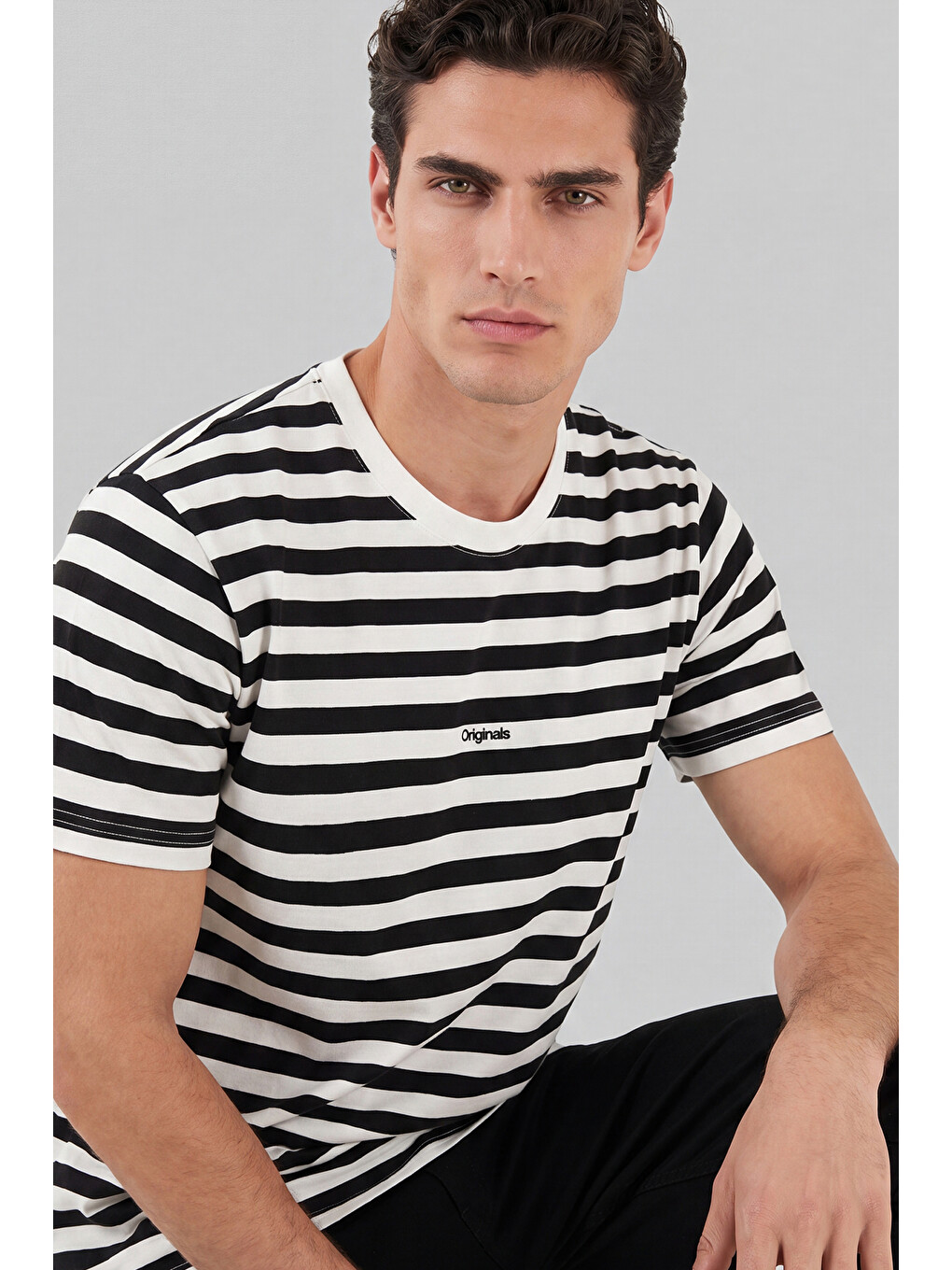 Siyah Çizgili Pamuklu Relaxed Fit Bisiklet Yaka T Shirt 5904078-3