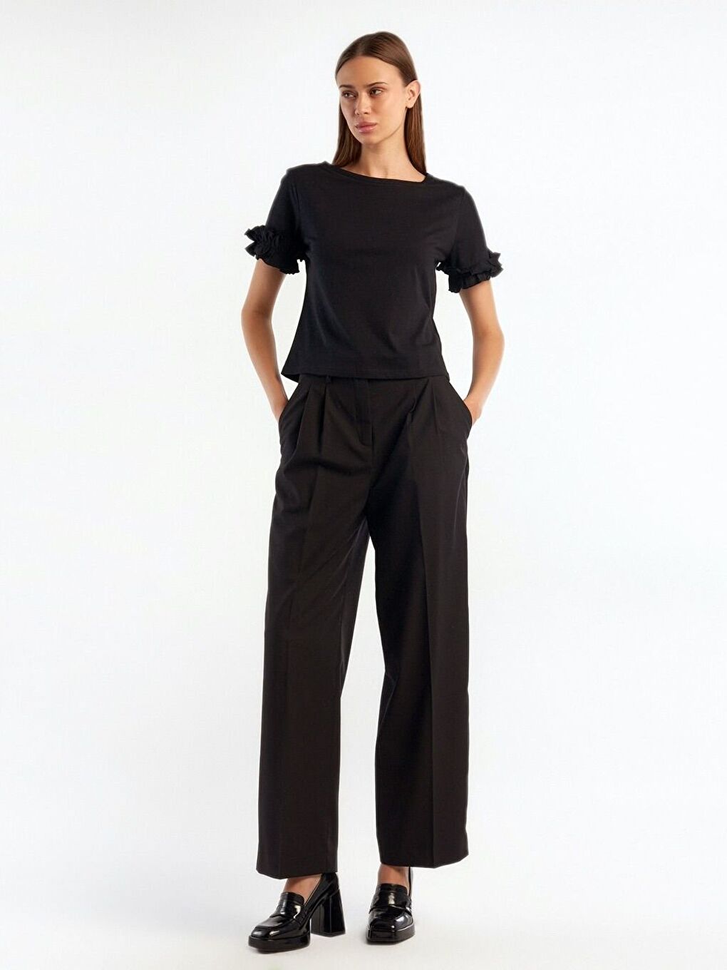 Kadın Siyah %100 Pamuk Kolu Fırfırlı T Shirt