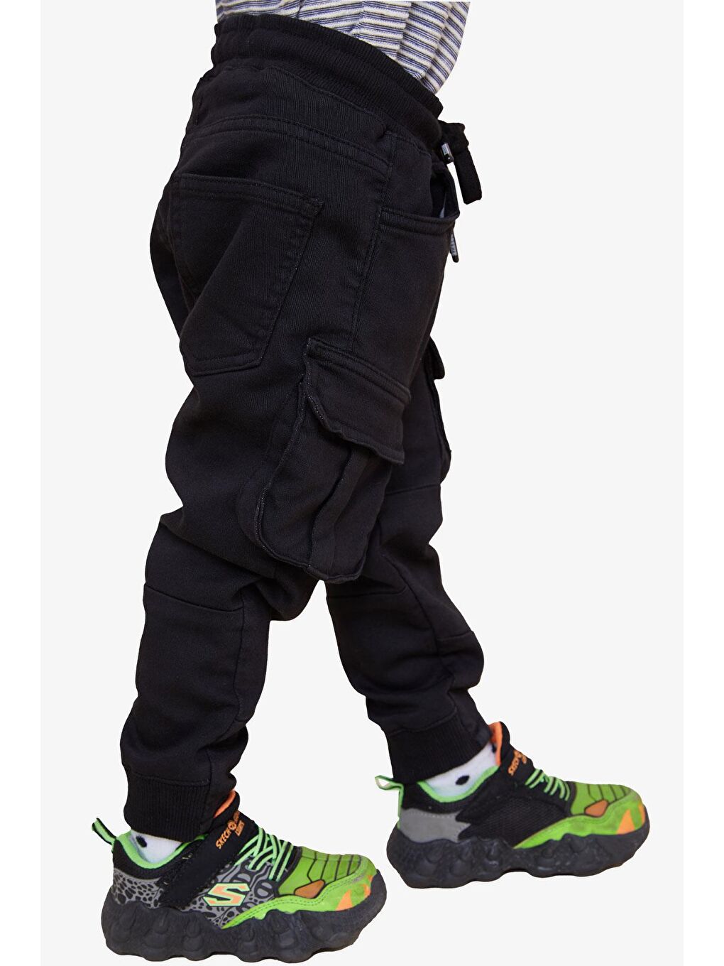 Erkek Çocuk Pantolon Kargo Cepli Beli Lastikli Siyah (3-7 Yaş)-4