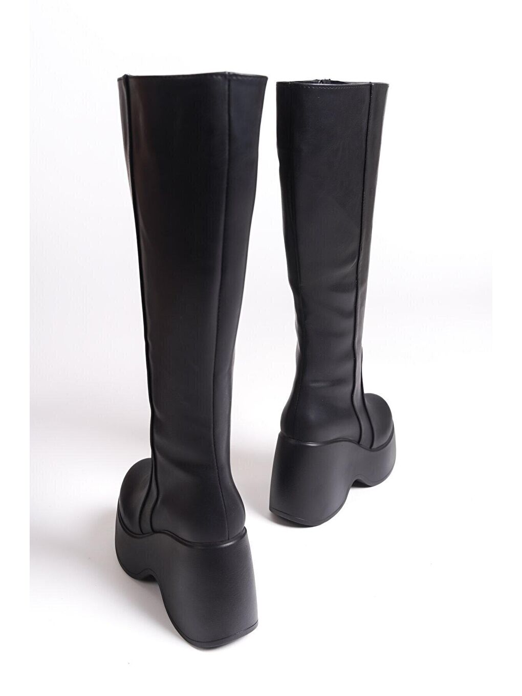 Siyah Yuvarlak Burunlu Platform Topuklu Uzun Kadın Çizme-1