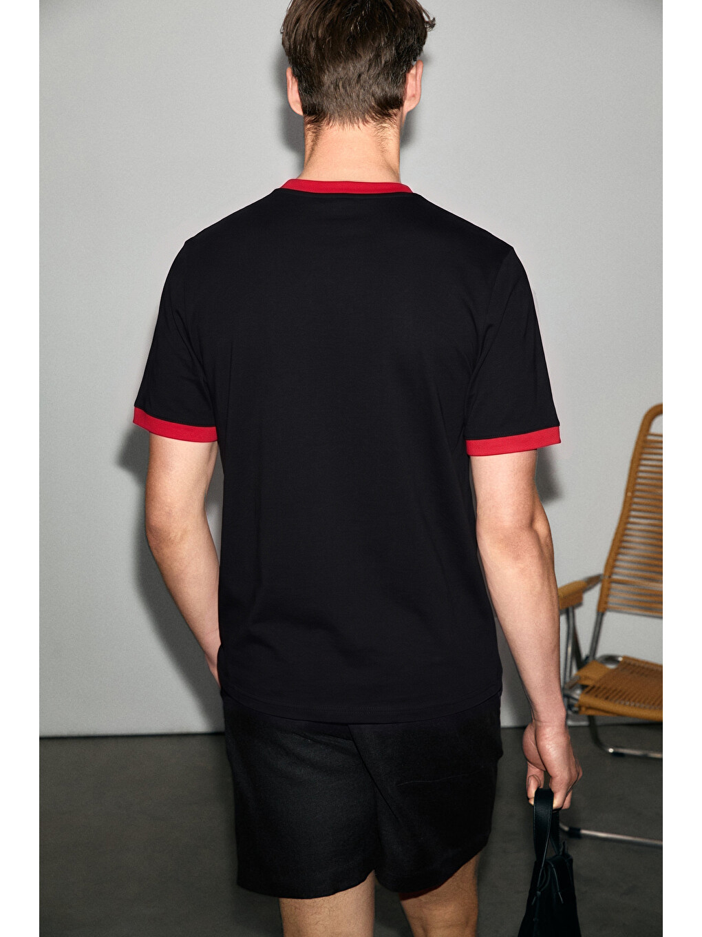 Pamır Erkek %100 Organik Kumaşlı Kontrast Yakalı Dünya Kupasına Özel Baskı Detaylı Siyah T-shirt-3