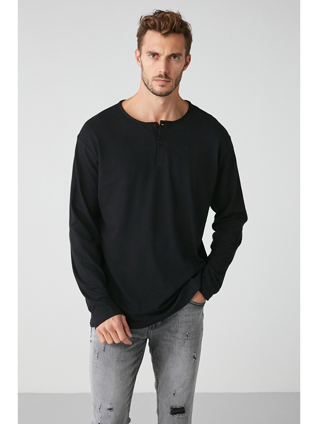 Lorenzo Erkek Özel Rustik Dokulu %100 Organik Pamuk Düğme Detaylı Regular Siyah Sweatshirt-1