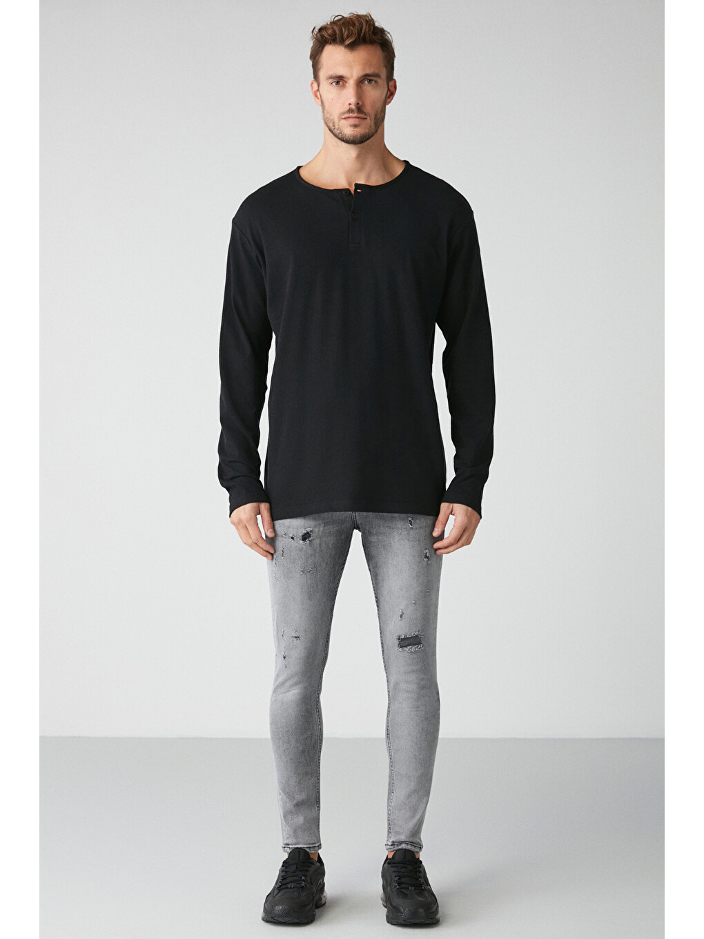 Lorenzo Erkek Özel Rustik Dokulu %100 Organik Pamuk Düğme Detaylı Regular Siyah Sweatshirt-3