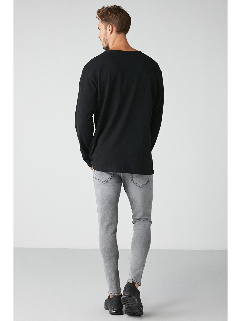 Lorenzo Erkek Özel Rustik Dokulu %100 Organik Pamuk Düğme Detaylı Regular Siyah Sweatshirt-4