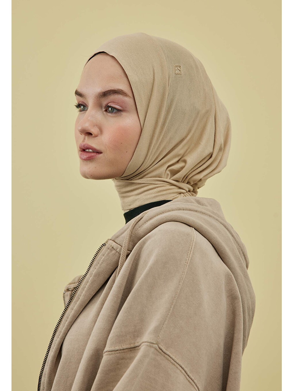 Bej Athletic Hijab Kum-3