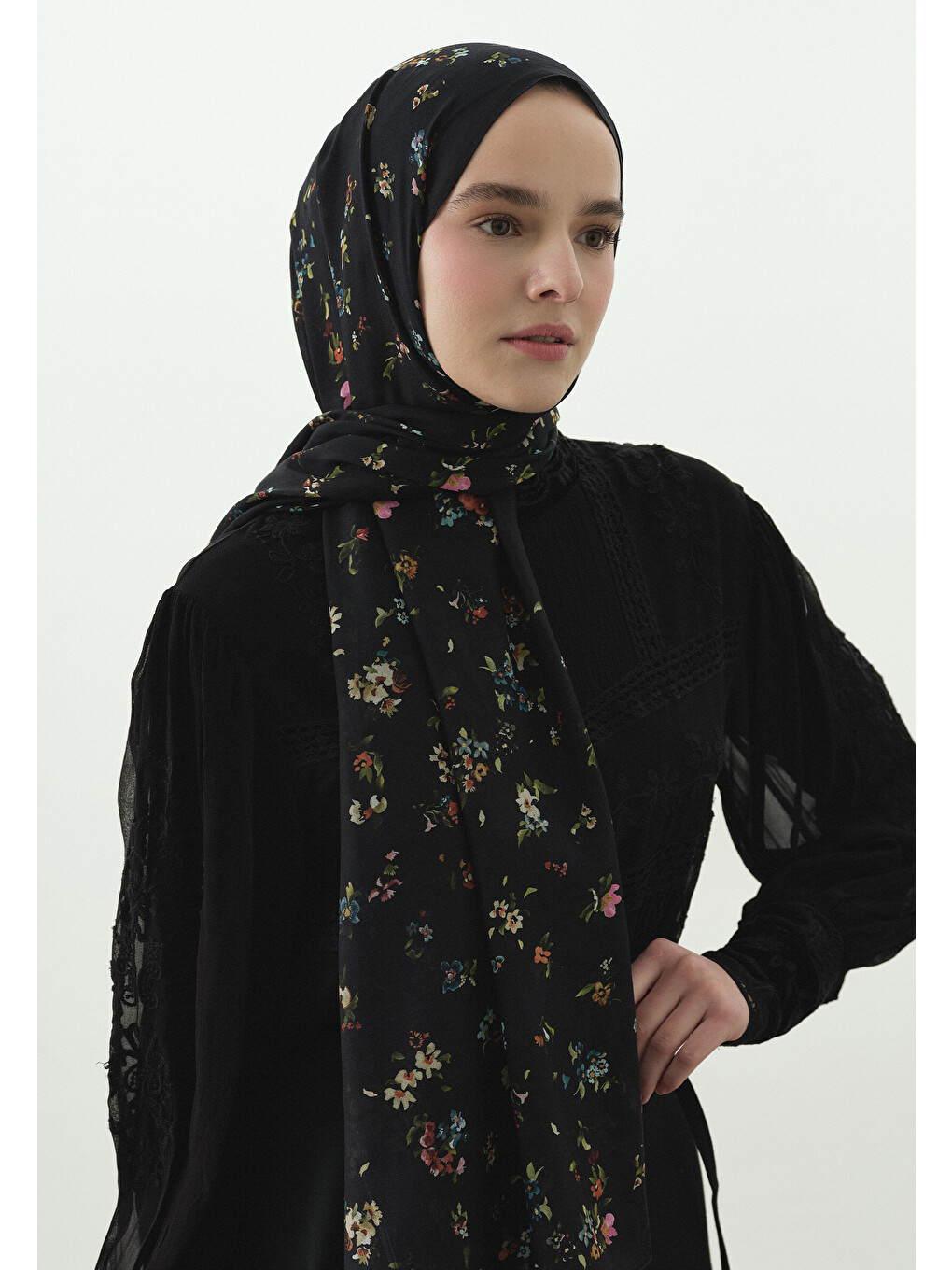 Tiny Blooms Desenli Pamuk Viskon Şal Siyah