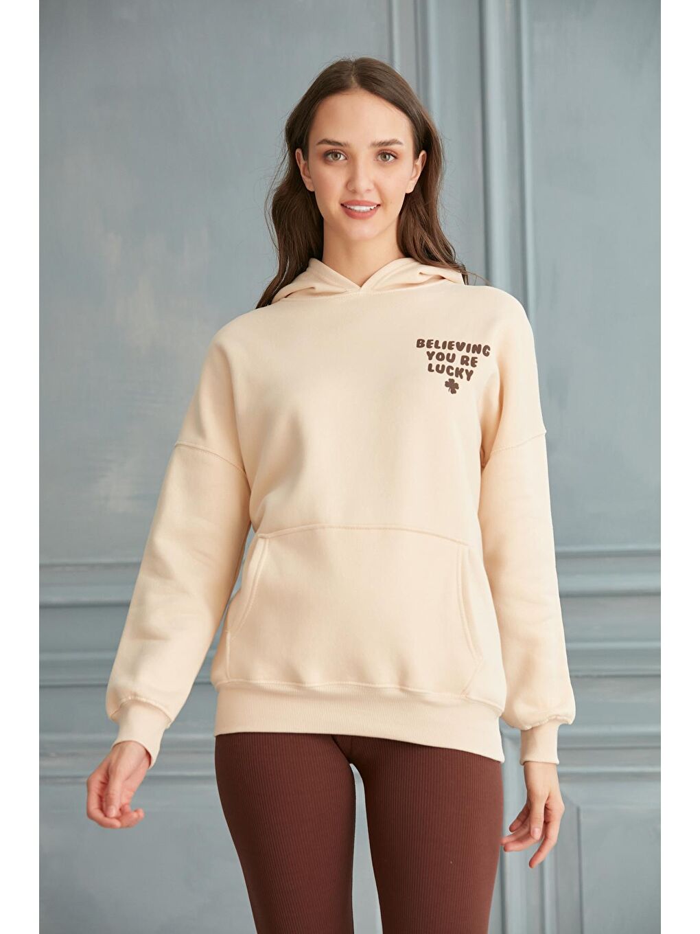 Kadın Bej Believing Sırt Baskı Kapüşonlu Oversize Sweat