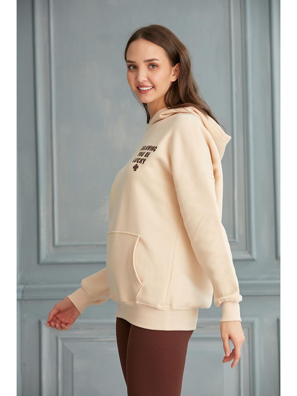 Kadın Bej Believing Sırt Baskı Kapüşonlu Oversize Sweat-1